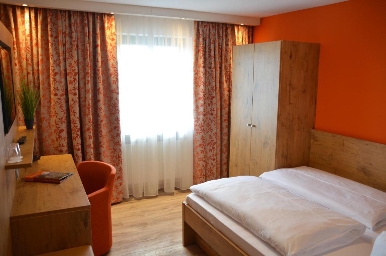Hotel Bergwirt Herrieden Eksteriør billede