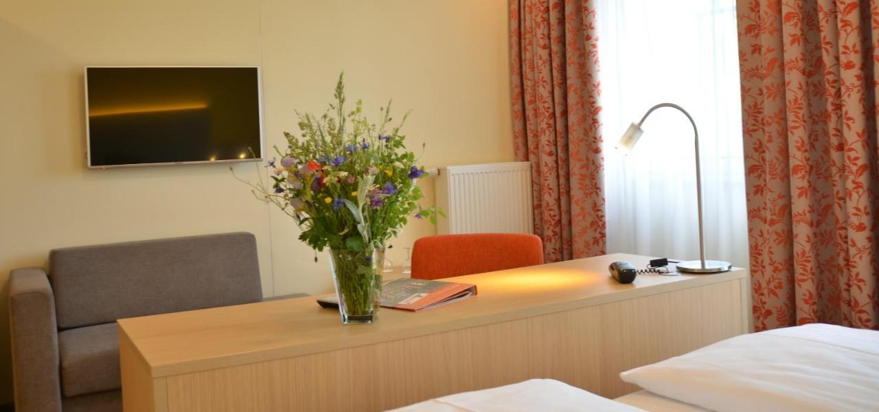 Hotel Bergwirt Herrieden Eksteriør billede