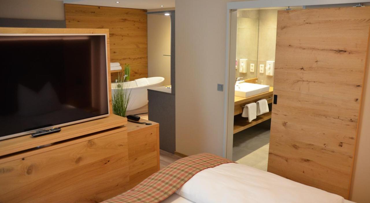 Hotel Bergwirt Herrieden Eksteriør billede