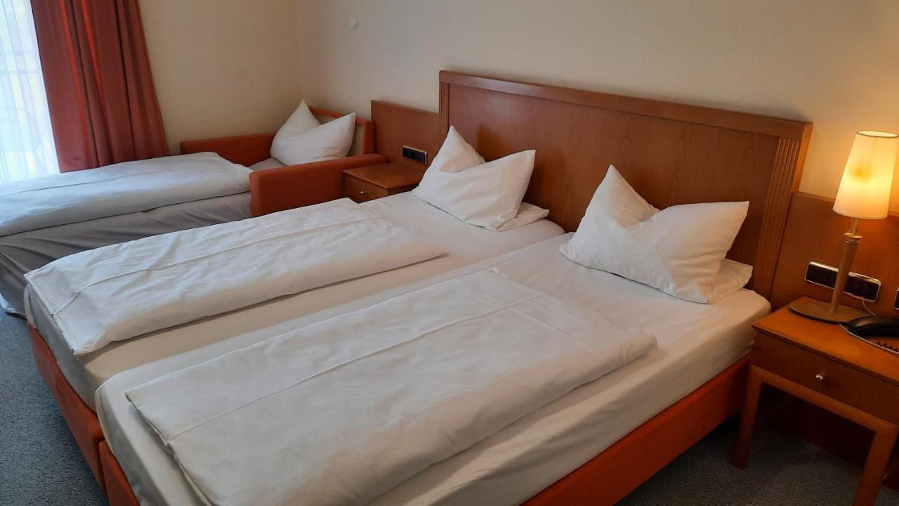 Hotel Bergwirt Herrieden Eksteriør billede